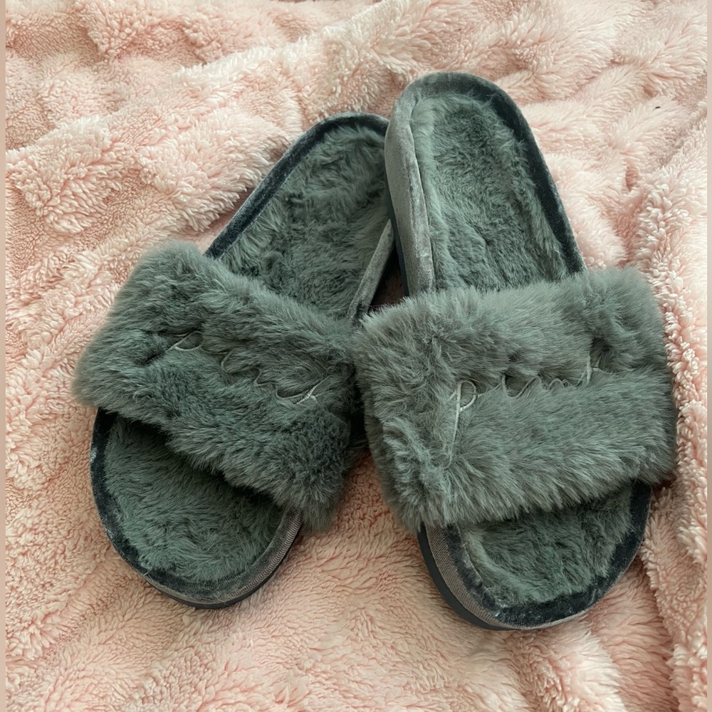 VS PINK gray fur slides